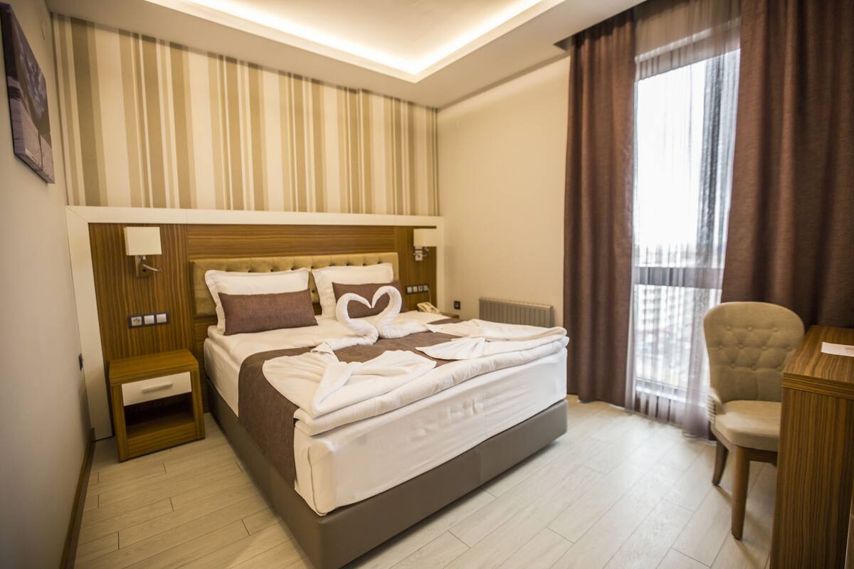 1 bedroom, premium bedding, minibar, in-room safe