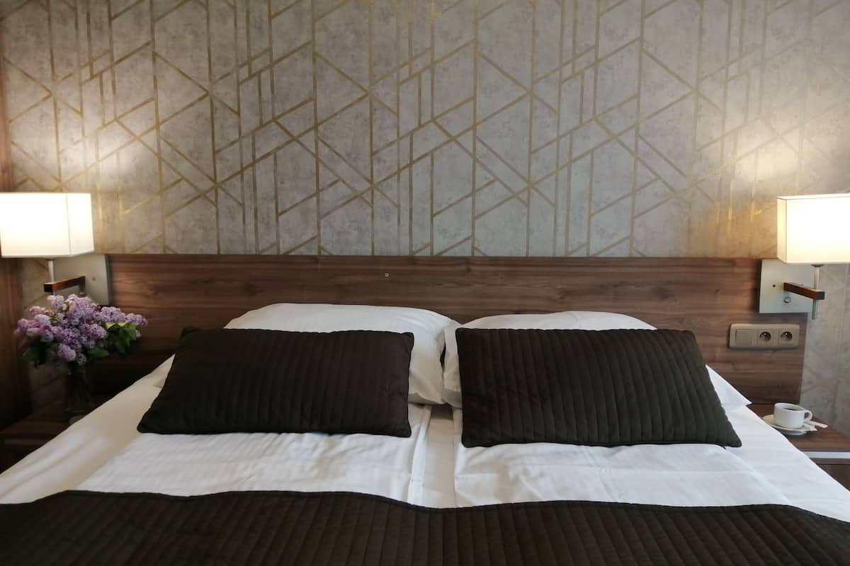 desk, iron/ironing board, free wifi, bed sheets