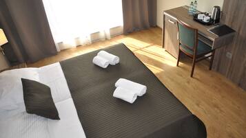 Schreibtisch, Bügeleisen/Bügelbrett, kostenloses WLAN, Bettwäsche