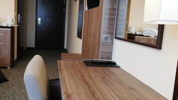 Comfort-Dreibettzimmer | Schreibtisch, Bügeleisen/Bügelbrett, kostenloses WLAN, Bettwäsche