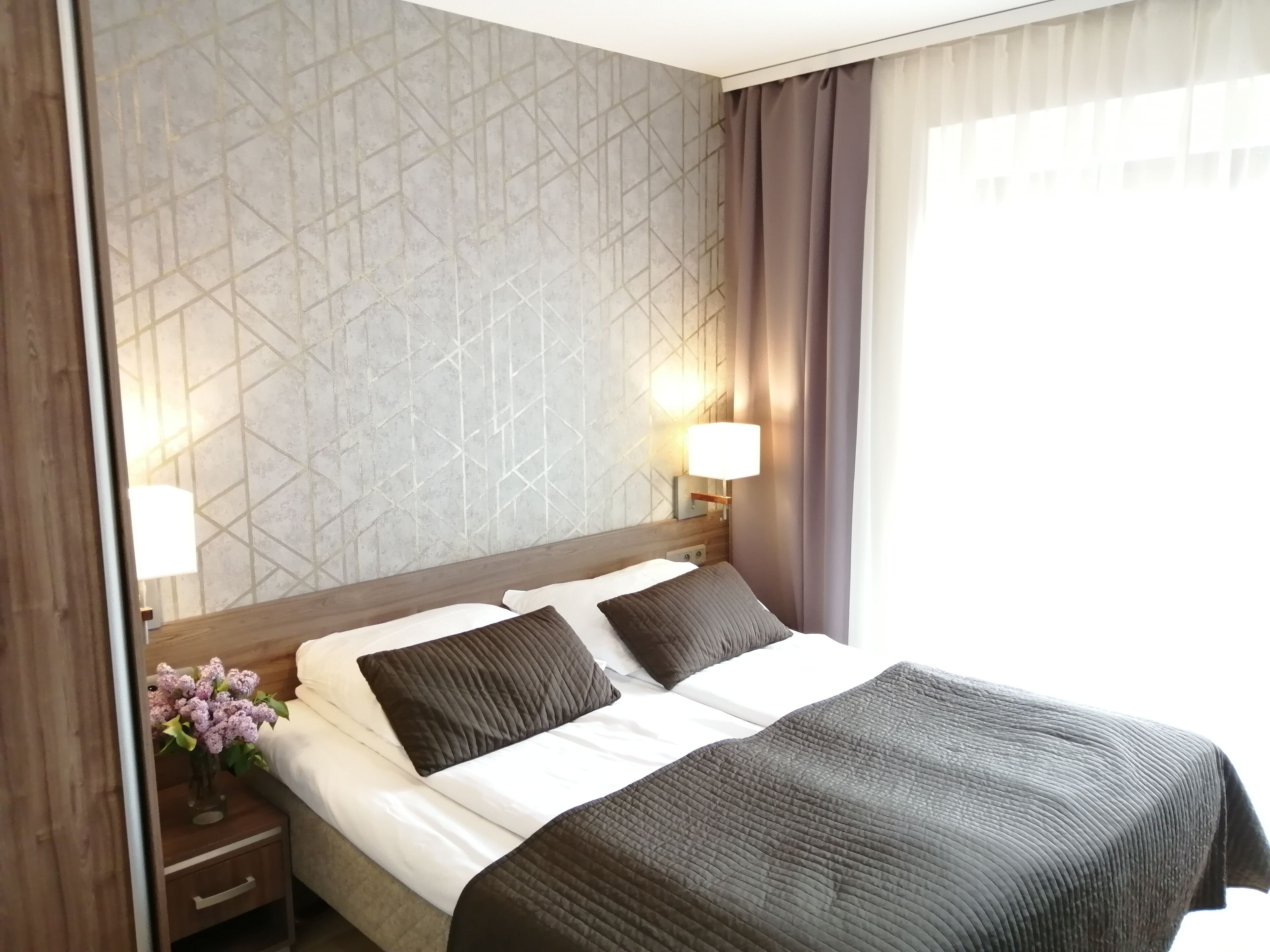 comfort double room single use, 1 single bed | desk, iron/ironing board, free wifi, bed sheets