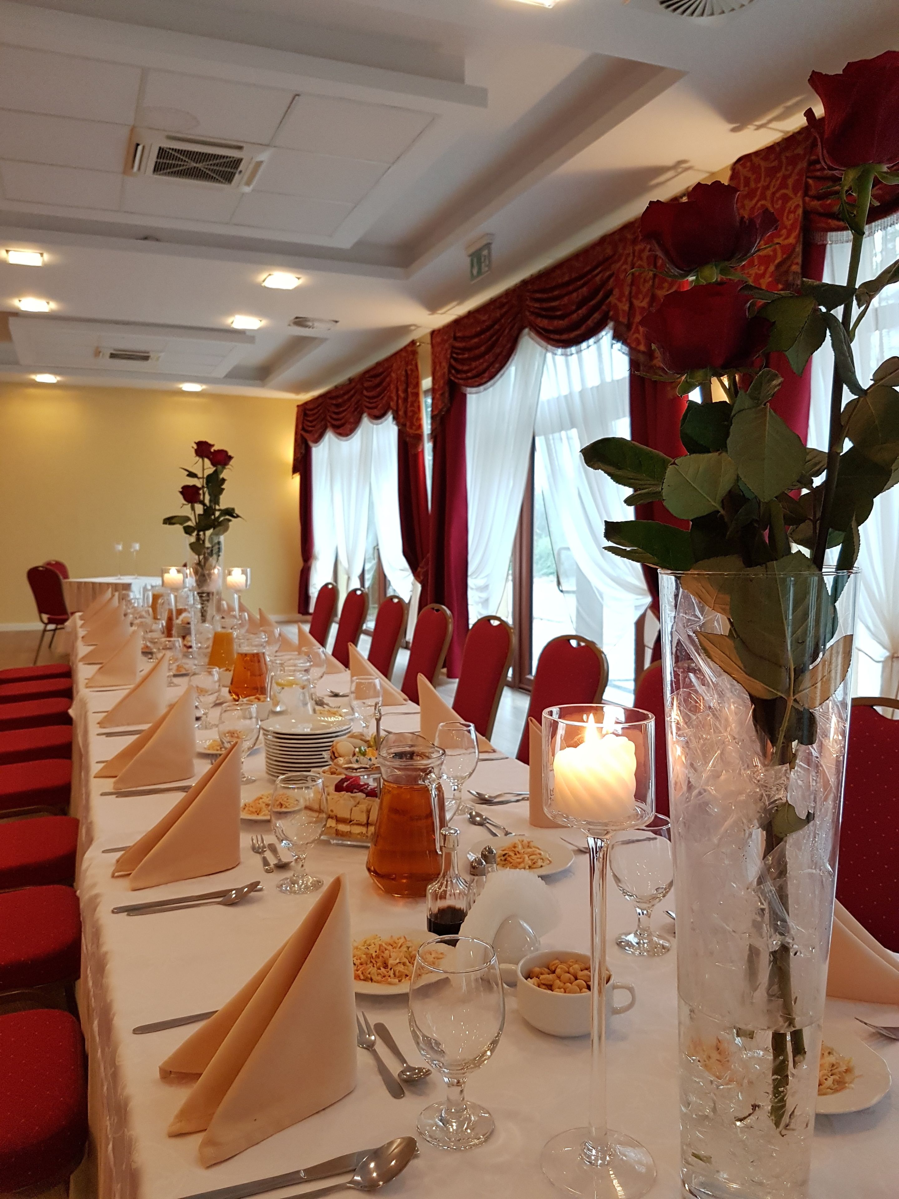 daily buffet breakfast (pln 30 per person)