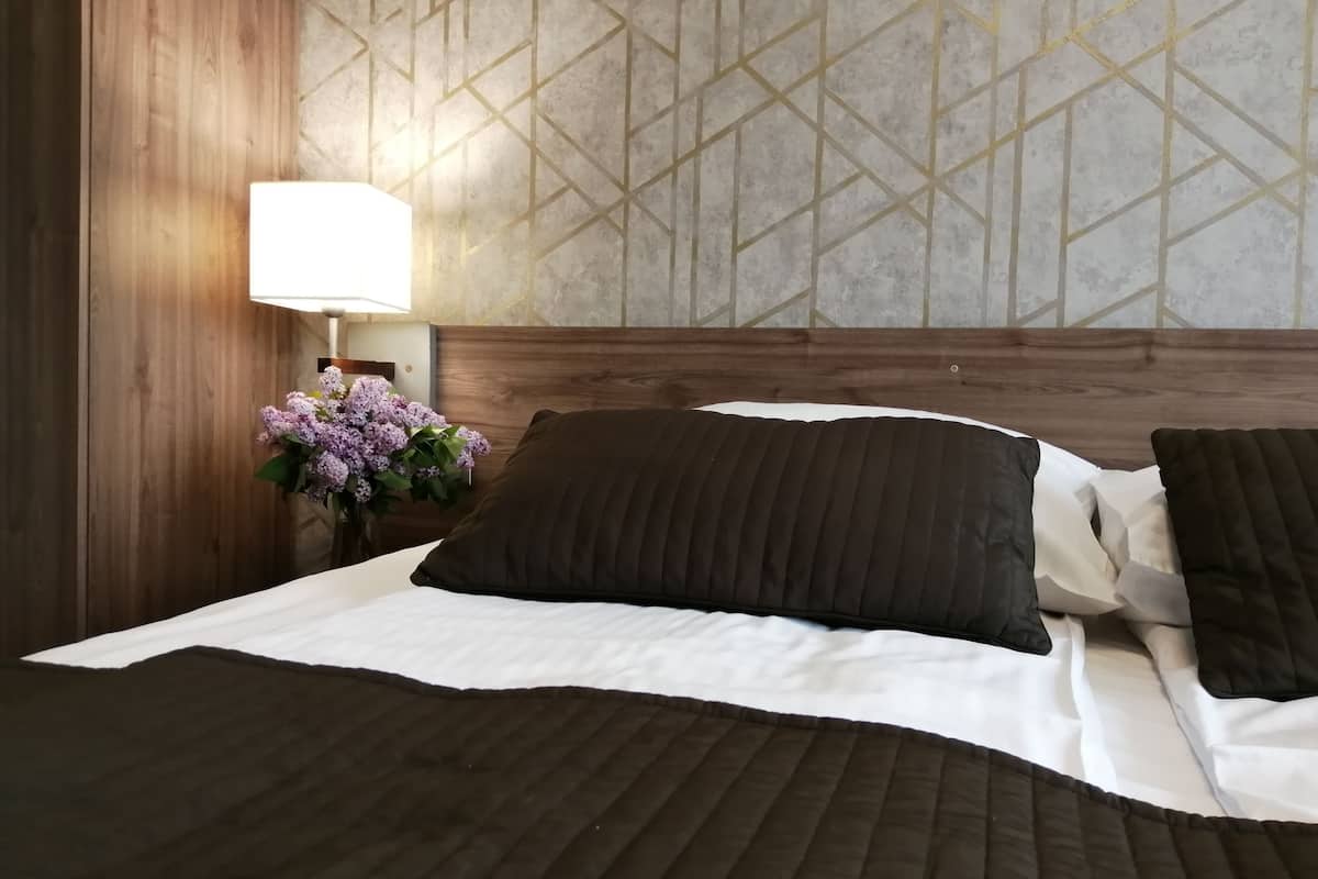 desk, iron/ironing board, free wifi, bed sheets