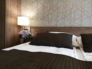 Desk, iron/ironing board, free WiFi, bed sheets - Hotel Zakliki (Kraków)