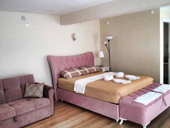 Parion Room | Premium bedding, desk, free WiFi