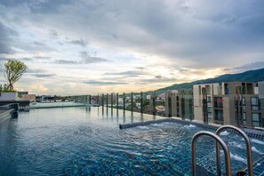 Outdoor pool - Stay with Nimman (Chiang Mai)