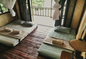 Bungalow - Triple Bed | Rideaux d’obscurcissement, accès au Wi-Fi (inclus)