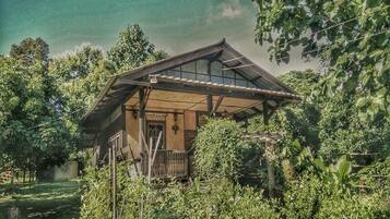 Bungalow - Triple Bed | Blackout drapes, free WiFi