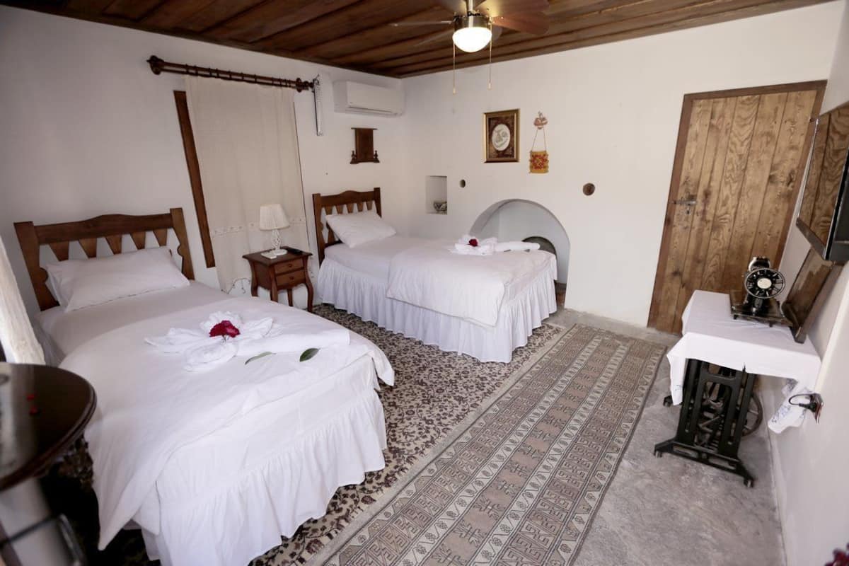 Quarto duplo luxo | Cofres nos quartos, escrivaninha, quartos à prova de som