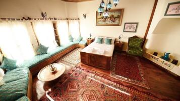 Superior-huone | Tallelokero huoneessa, työpöytä, äänieristys, ilmainen Wi-Fi