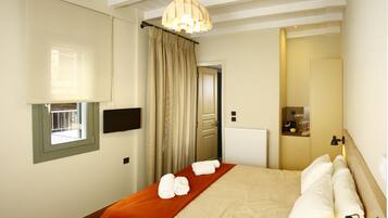Double Room, Fireplace | In-room safe, desk, soundproofing, iron/ironing board