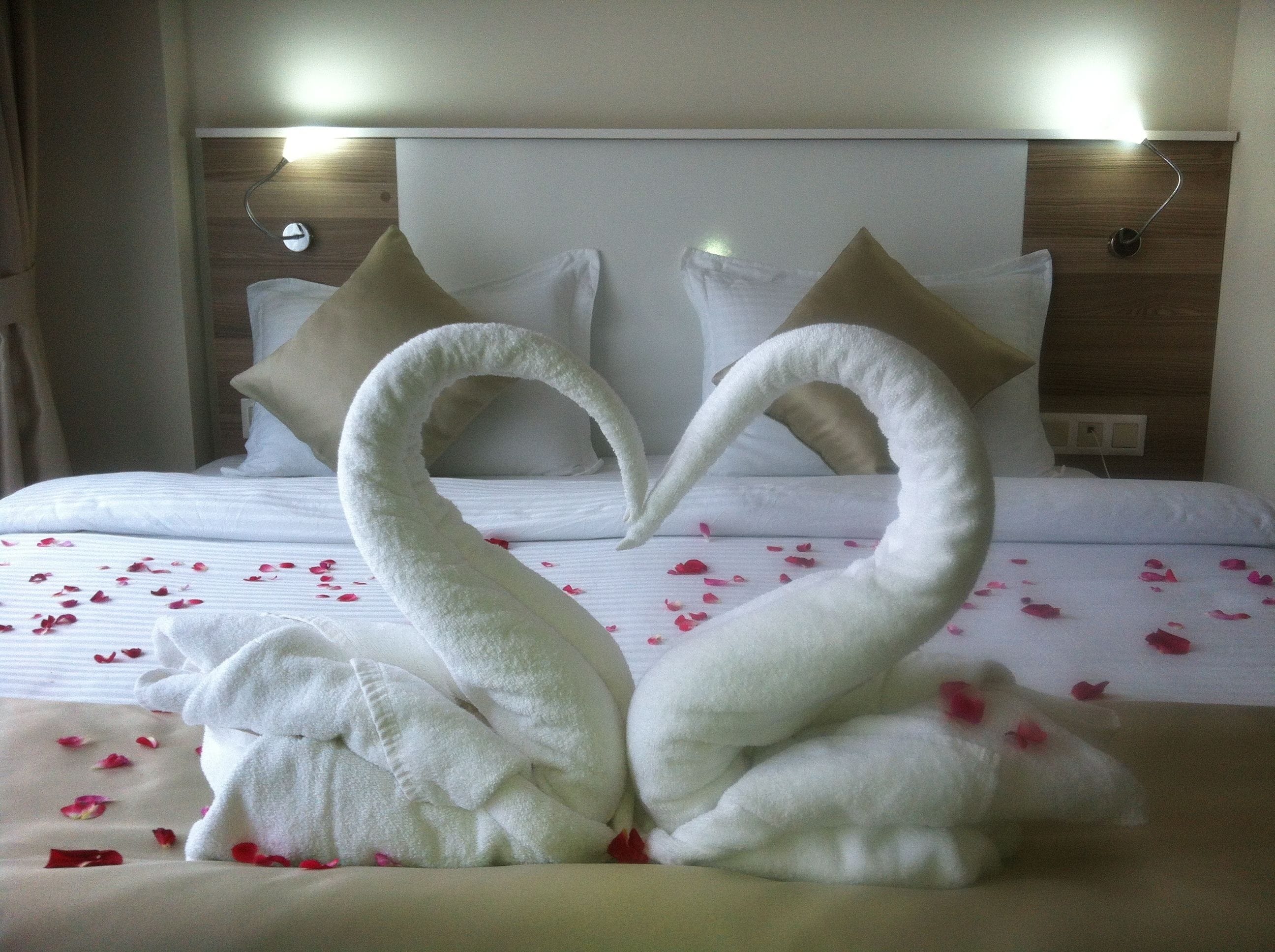 1 habitación, sistema de insonorización y tabla de planchar con plancha 