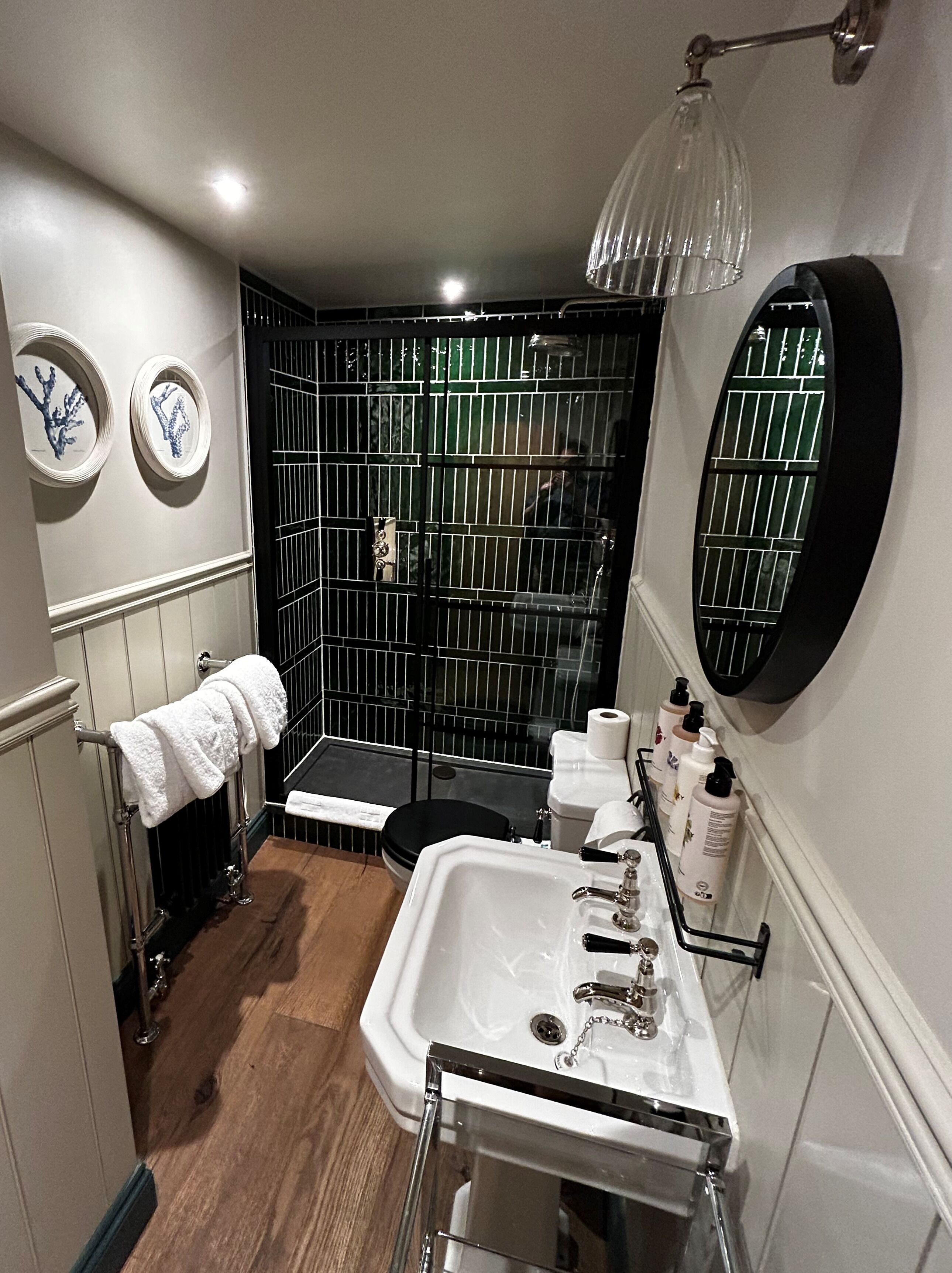 family room | bathroom | free toiletries, hair dryer, towels, soap