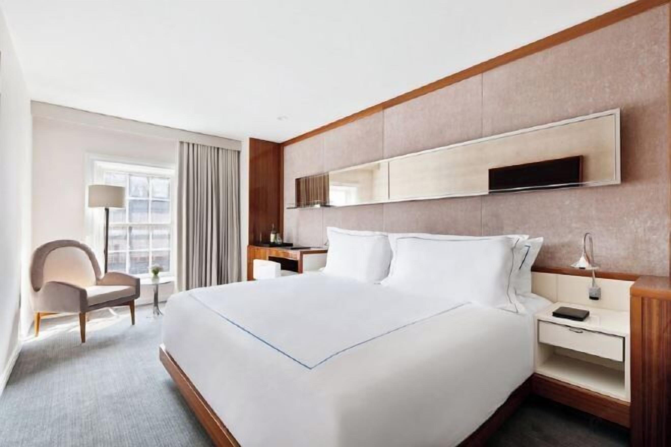 Egyptian cotton sheets, premium bedding, down duvets, pillow-top beds