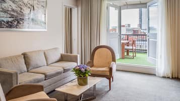 Brooklyn Bridge Grand Terrace Suite | Egyptian cotton sheets, premium bedding, down duvets, pillow-top beds