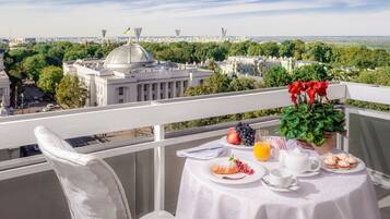 Suite Bisnis, 1 Tempat Tidur King | Pemandangan balkon