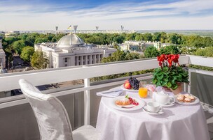 Suite – business, 1 kingsize-seng | Utsikt fra balkong