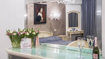 Classic Suite, 1 Queen Bed | 1 bedroom, in-room safe, desk, laptop workspace