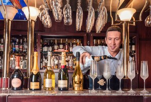 Couples dining - Hotel Kyiv (Kyiv)