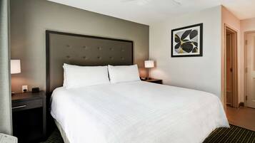 Literie hypoallergénique, coffre-fort, bureau, rideaux d’obscurcissement