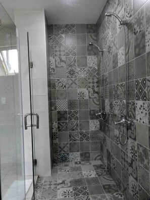 Bathroom shower - MON Hotel Boutique (Constanza)