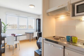 標準開放式客房 | 私人小型廚房 | 電冰箱、微波爐、爐台、電熱水壺