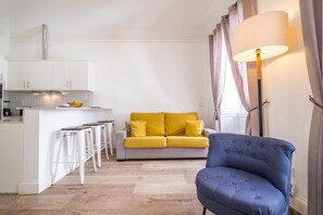 Appartement, 1 chambre | Salle de séjour
