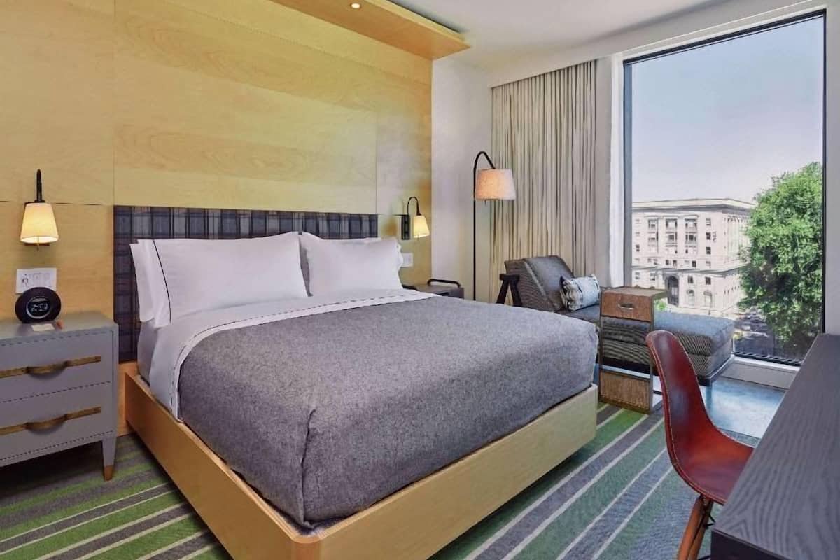 Premium bedding, in-room safe, desk, laptop workspace