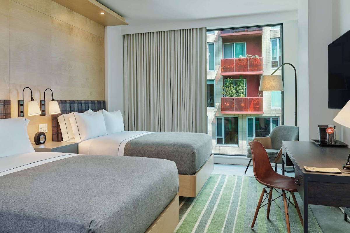 Premium bedding, in-room safe, desk, laptop workspace