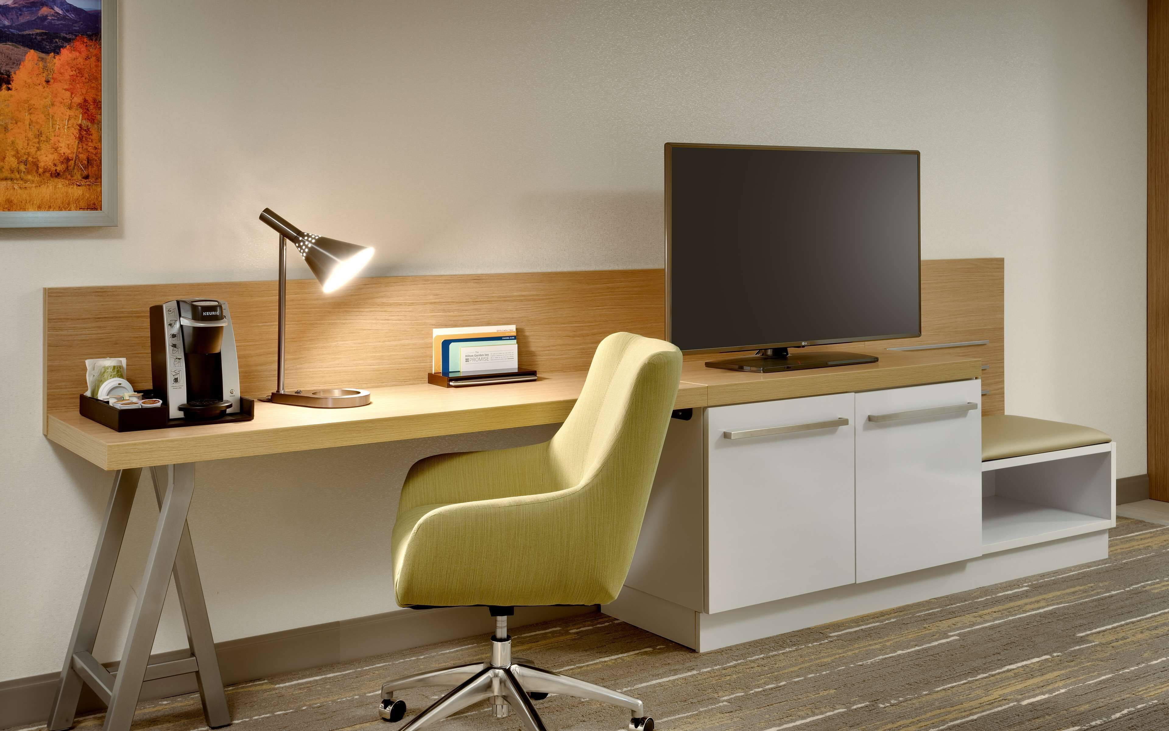 1 bedroom, egyptian cotton sheets, premium bedding, desk