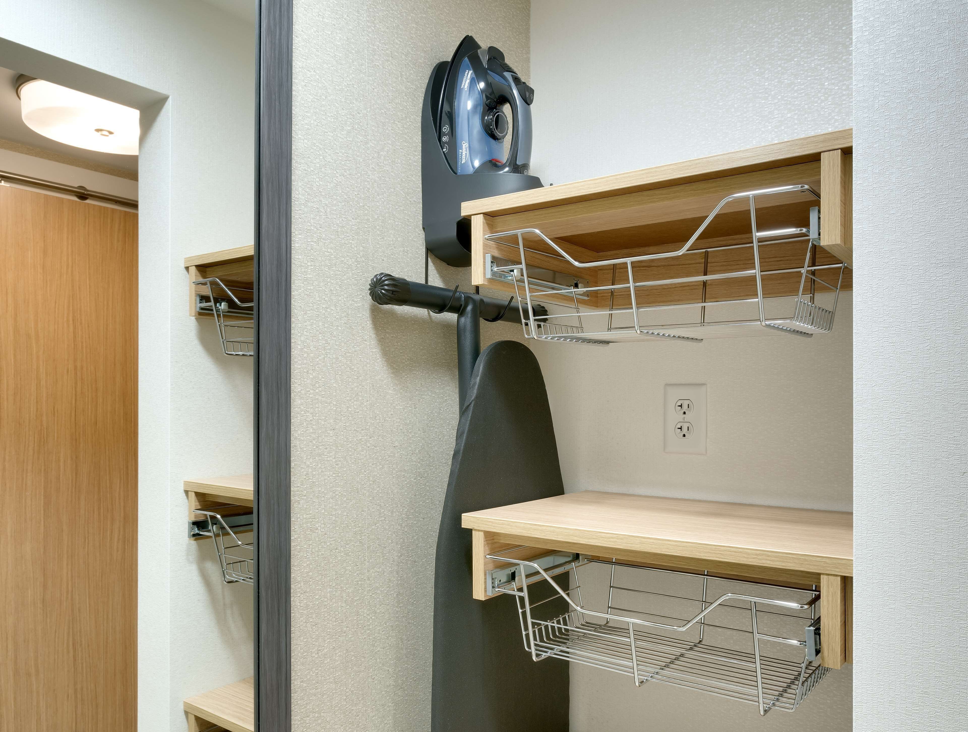 1 bedroom, egyptian cotton sheets, premium bedding, desk