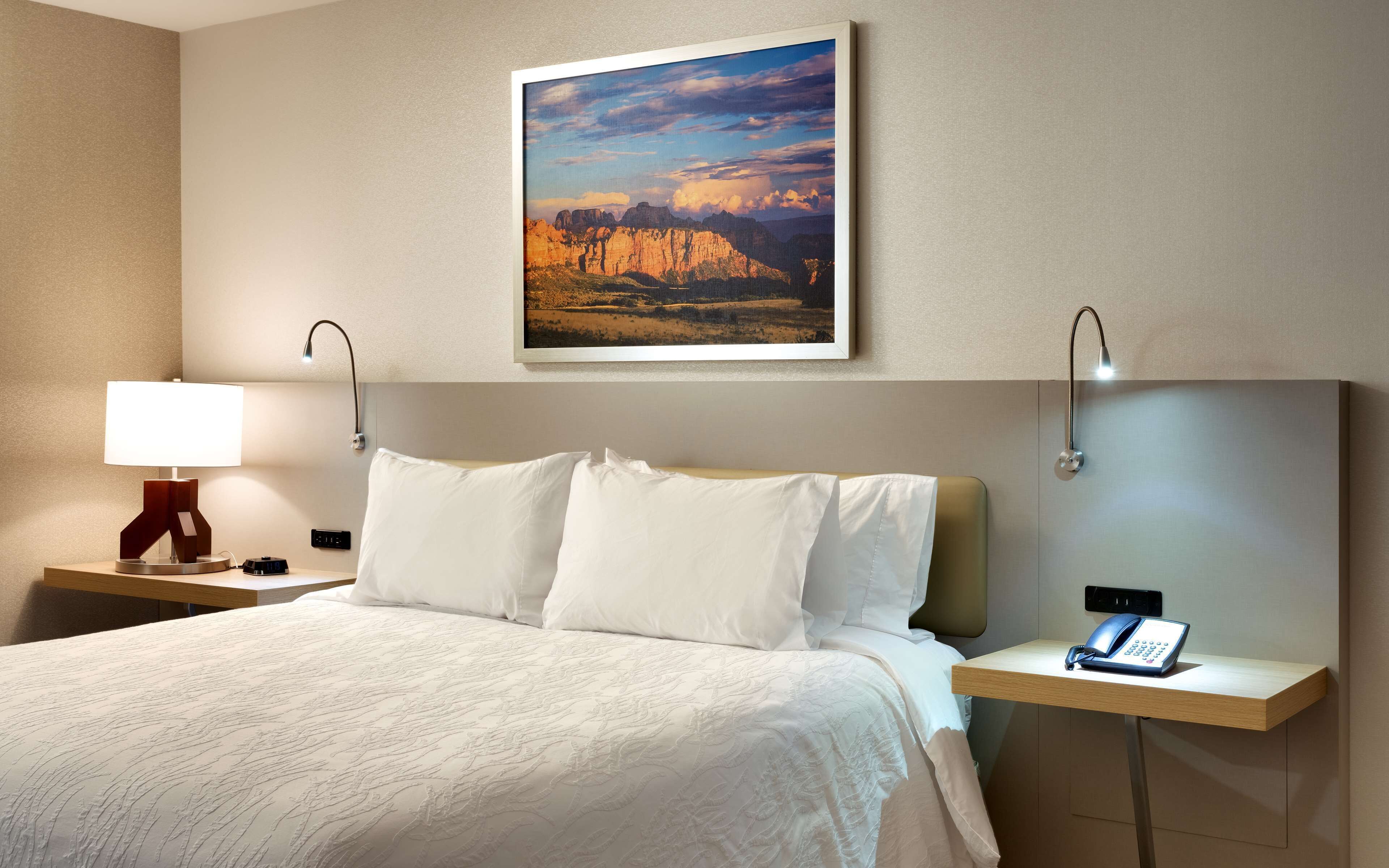 1 bedroom, egyptian cotton sheets, premium bedding, desk