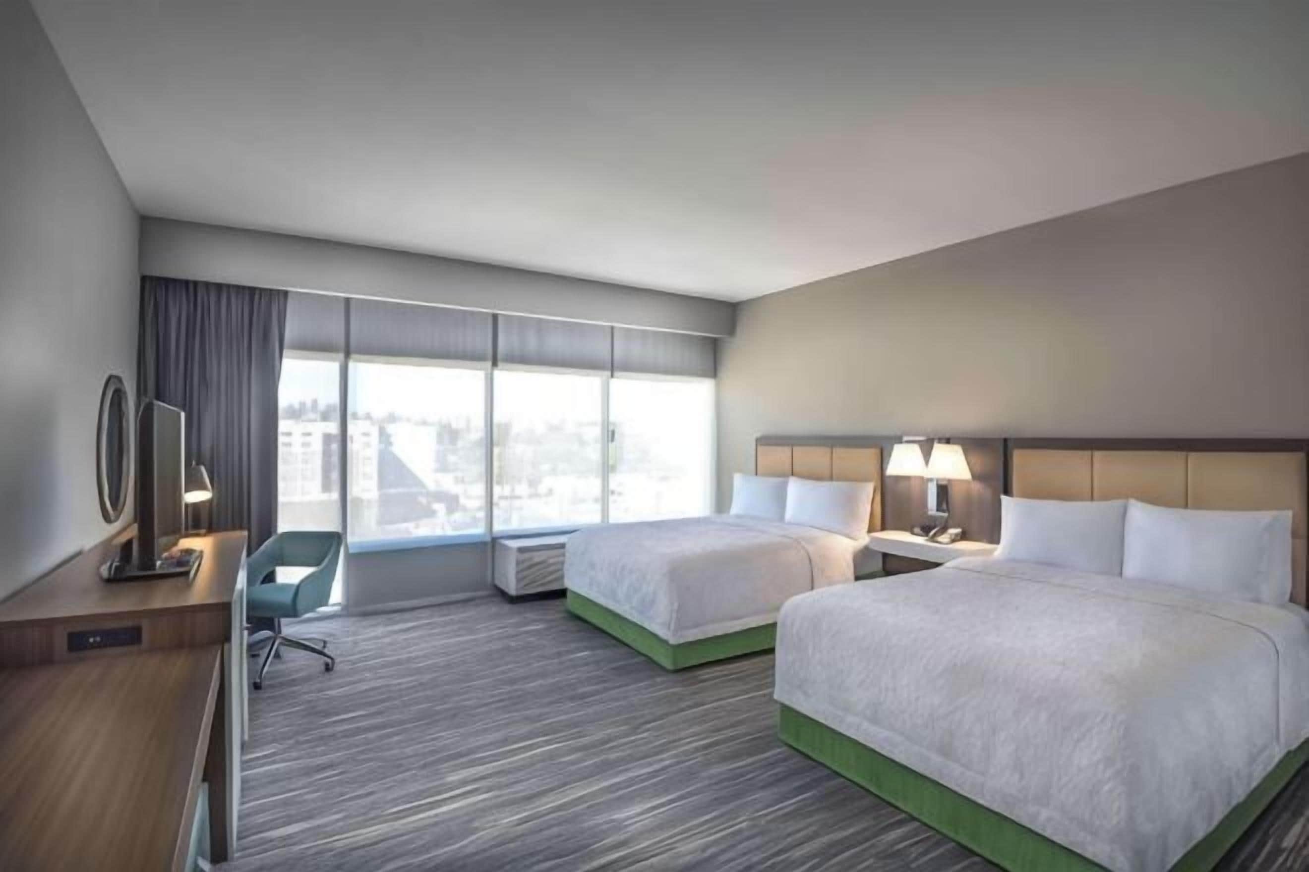 Caja fuerte, escritorio, espacio para trabajar con un portátil