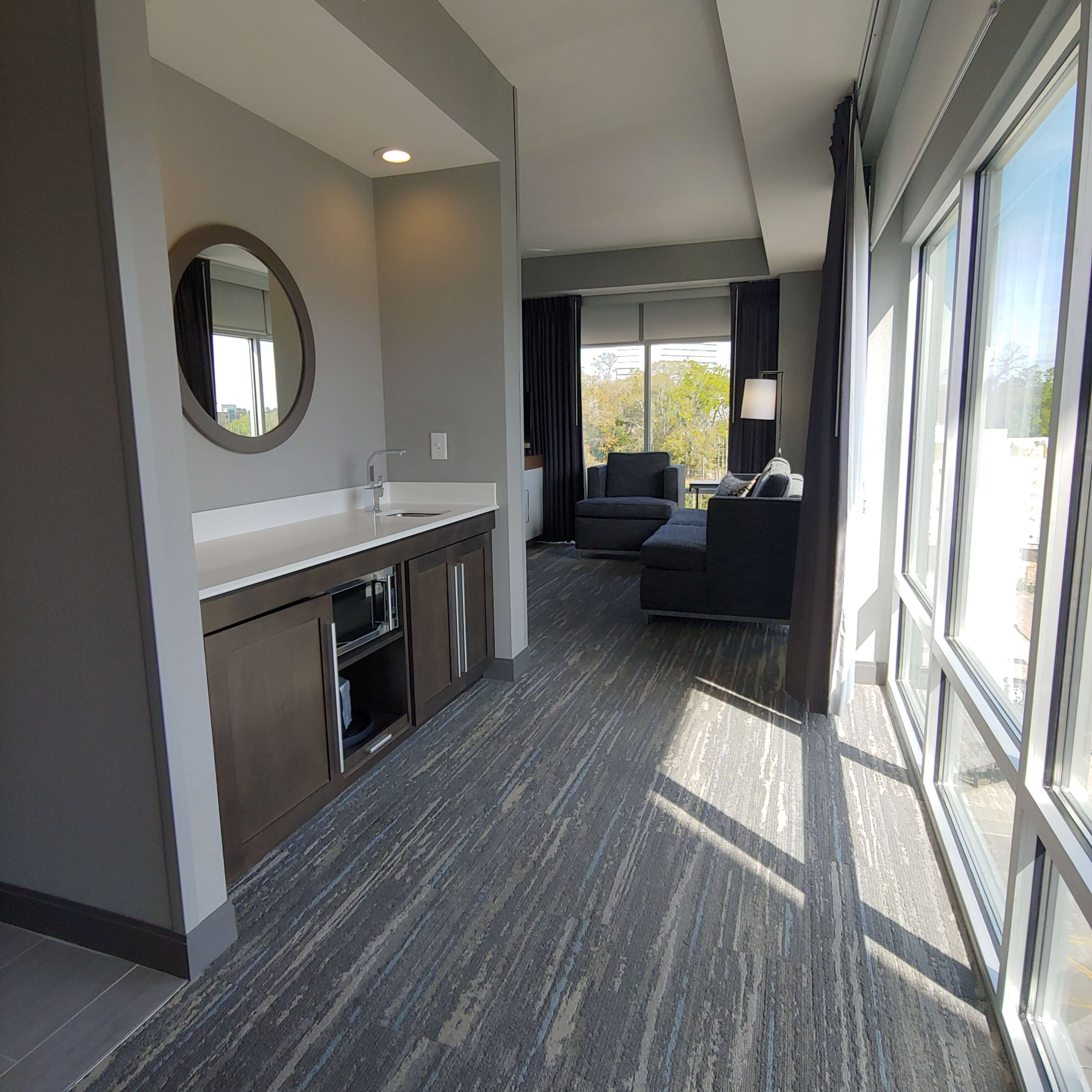 studio, 1 king bed, corner | minibar