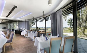 Lunch and dinner served, local cuisine - Hotel Skipper (Kosakowo)
