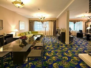 Suite Executive | Minibar, una cassaforte in camera, una scrivania, postazione laptop