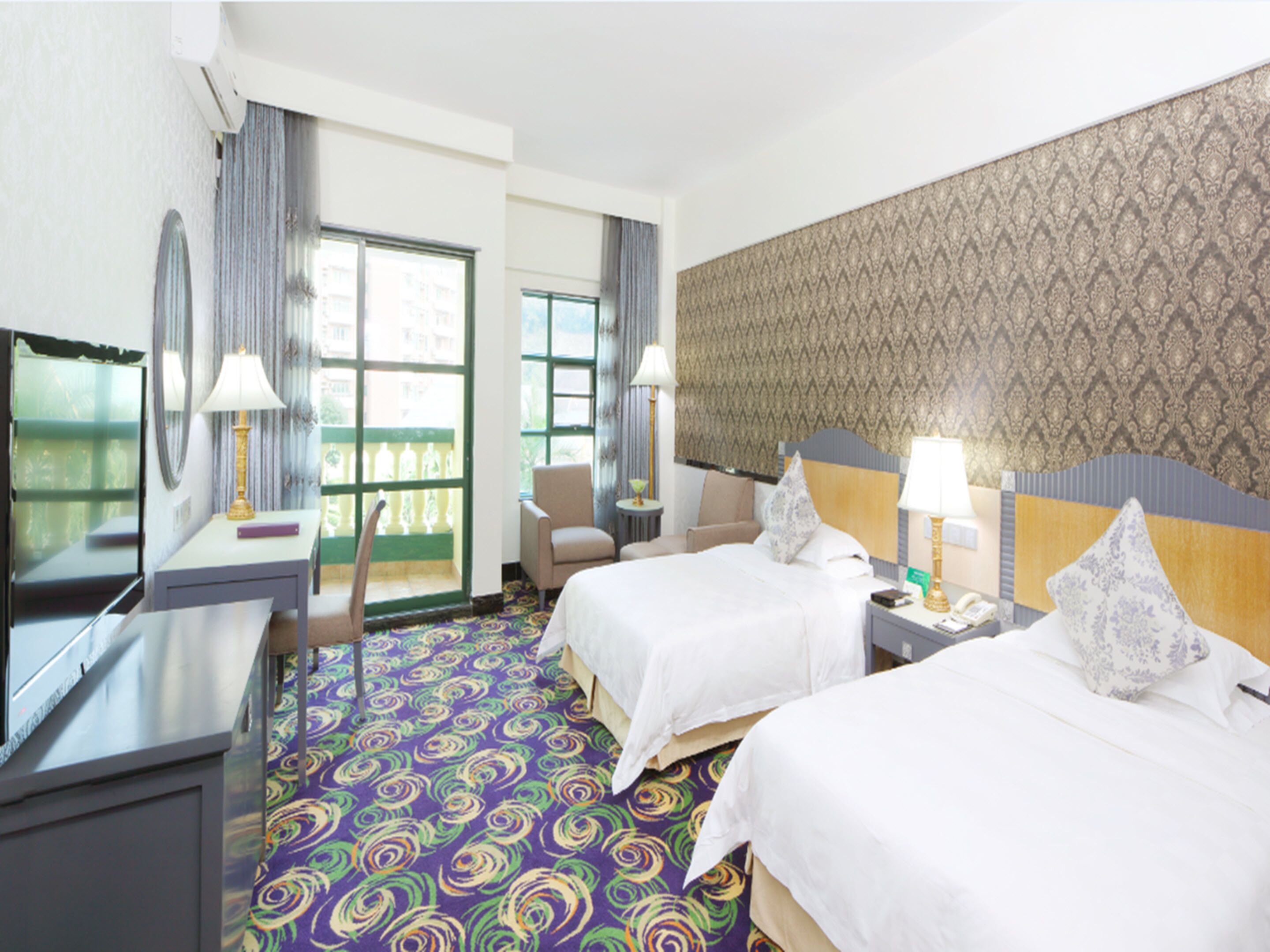 deluxe twin room | minibar, in-room safe, desk, laptop workspace