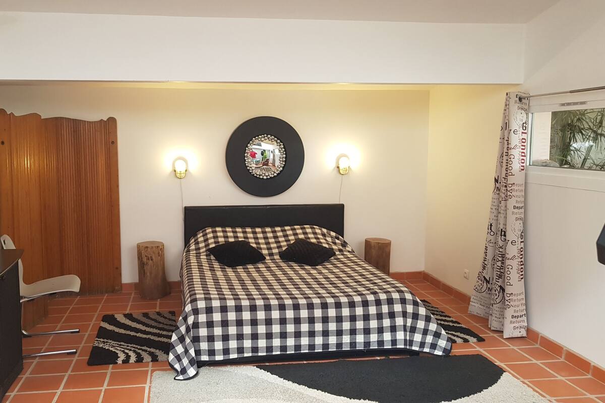 Loft, 1 slaapkamer | Individueel gedecoreerd, individueel gemeubileerd, een bureau