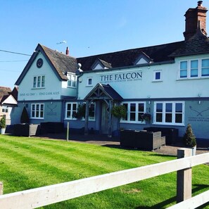 Exterior - The Falcon at Hatton (Warwick)