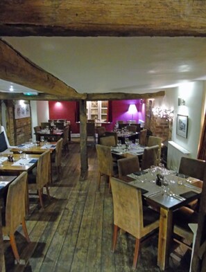 Lunch and dinner served - The Falcon at Hatton (Warwick)