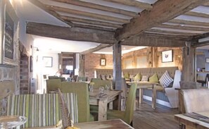 Lunch and dinner served - The Falcon at Hatton (Warwick)