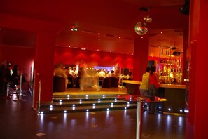 バー (施設内)