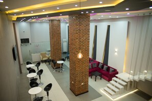 المنشأة من الداخل