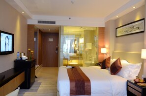 Deluxe Double Room | Minibar, in-room safe, desk, blackout drapes - Kingdo Hotel (Zhuhai)