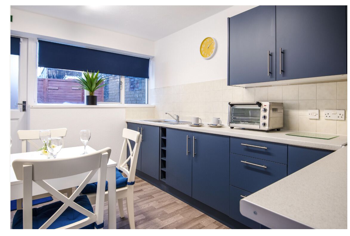 Economy Apartment, Ensuite | Private kitchen | High chair