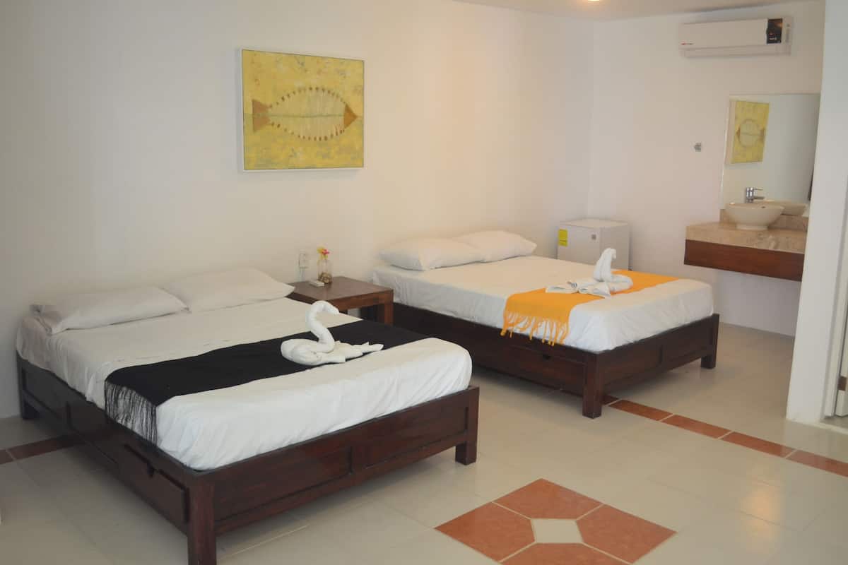 Comfort-Vierbettzimmer, Terrasse, zum Garten hin | Kostenloses WLAN