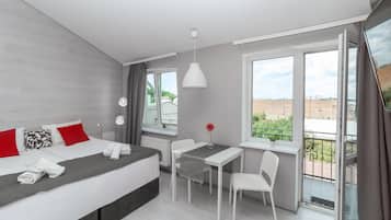 Panoramic Apartment, 1 Double Bed, Balcony, Courtyard Area | 1 bedroom, premium bedding, soundproofing, iron/ironing board