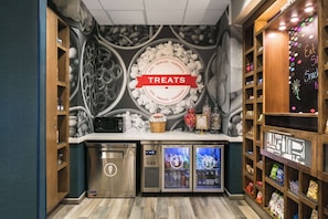 Snack bar - Hampton Inn Wichita Northwest (Wichita)