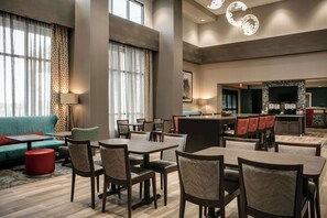 Lobby - Hampton Inn Wichita Northwest (Wichita)