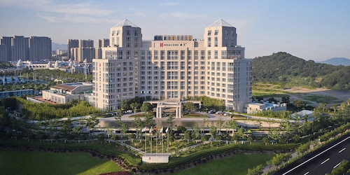 HUALUXE Ningbo Harbor City by IHG